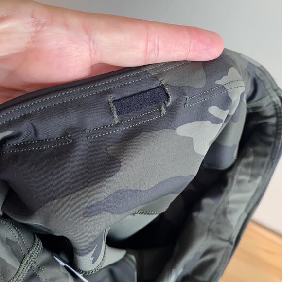 Athleta Ultimate Stash Pocket Camo 7/8 Tight S - Picture 10 of 13